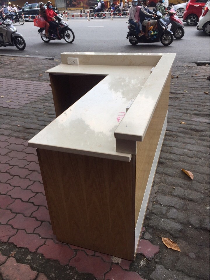 THANH LÝ QUẦY LỄ TÂN