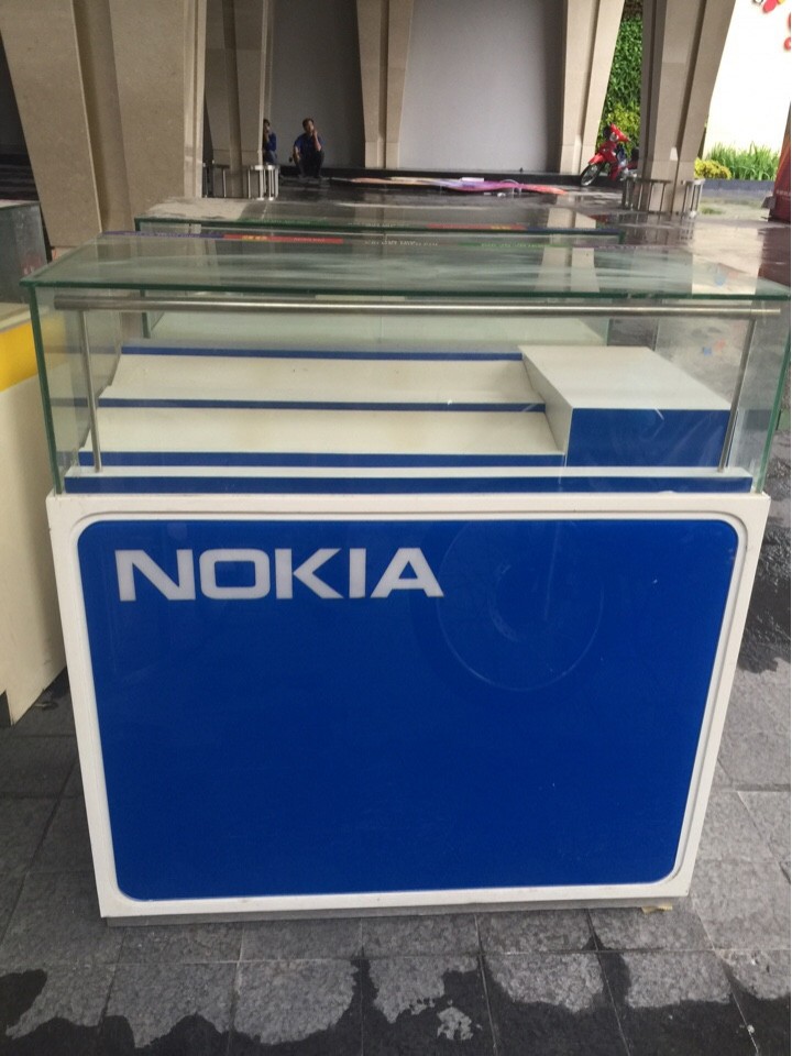THANH LÝ TỦ KÍNH TRƯNG BÀY ĐIỆN THOẠI NOKIA