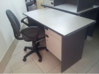 Có đa dạng sự lựa chọn khi mua bàn ghế văn phòng thanh lý