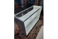 Tủ kính trưng bày đồ thời trang 1m2 x 50