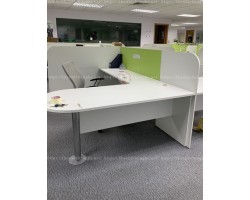 Bộ bàn làm việc L có vách ngăn mới 90%