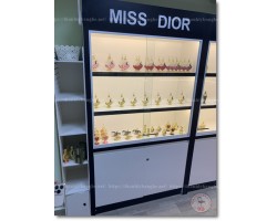 TỦ KÍNH TRƯNG BÀY NƯỚC HOA GỖ CÔNG NGHIỆP MDF