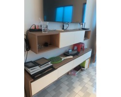 KỆ TIVI CHO GIA ĐÌNH CŨ CẦN THANH LÝ