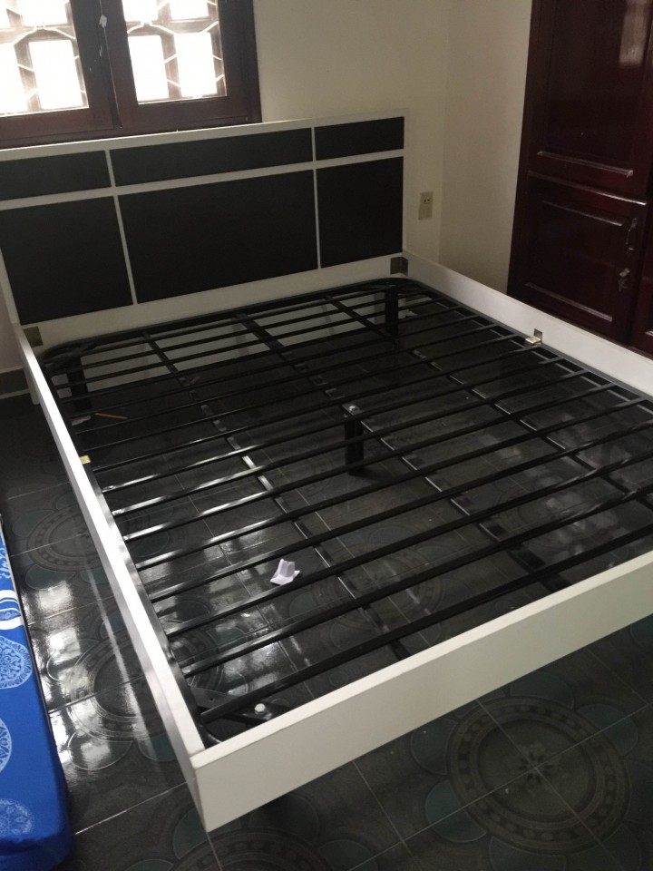 Thanh lý giường 1m6 khung sắt