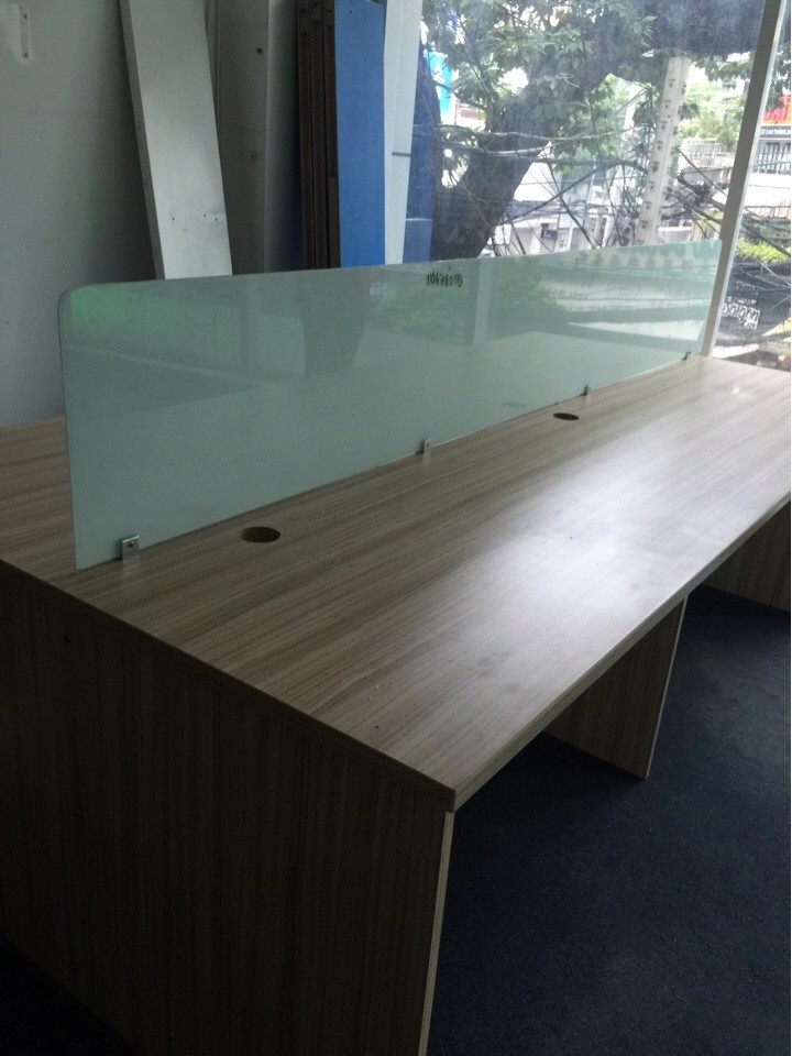 Thanh lý bàn làm việc nhóm 2m4x1m2