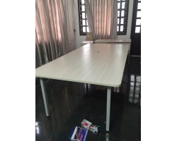 Thanh lý bàn họp MDF 2m4