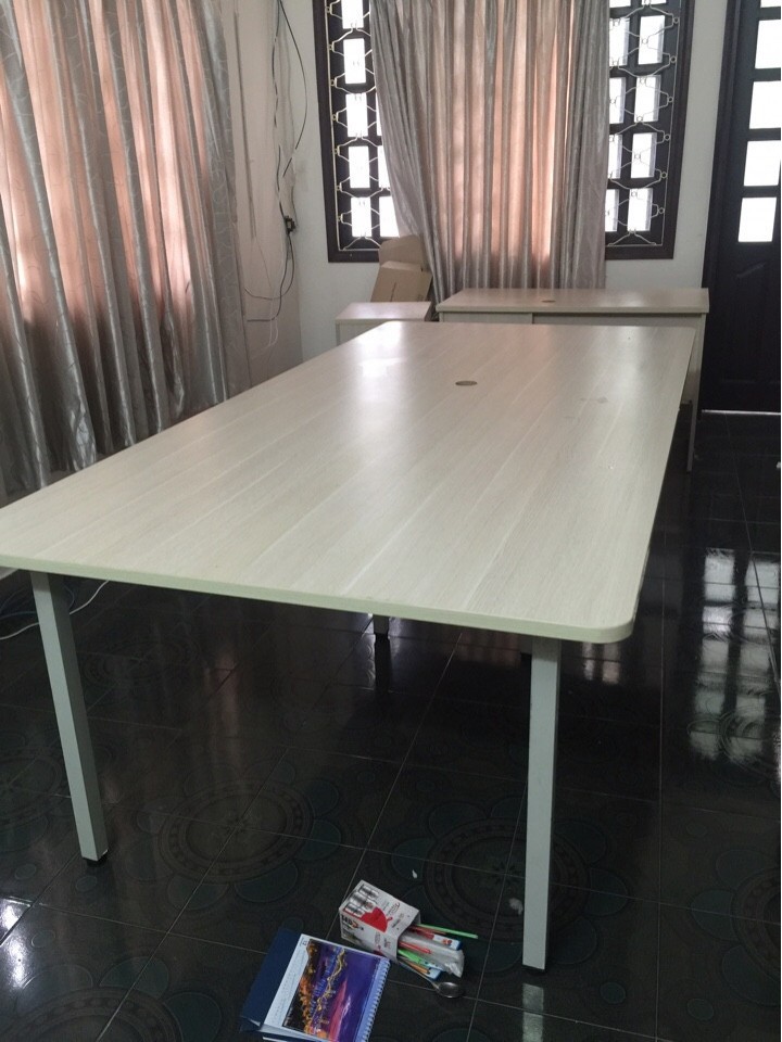 Thanh lý bàn họp MDF 2m4
