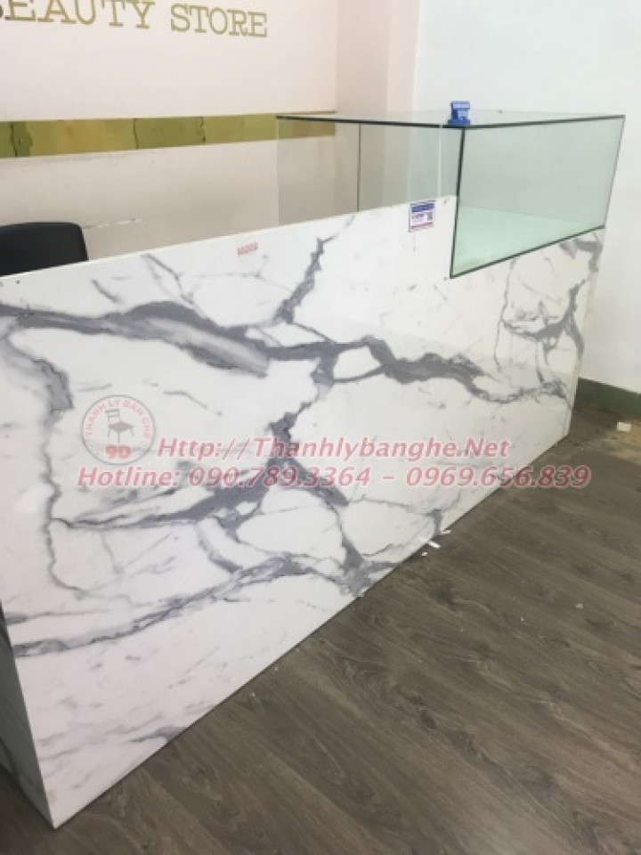 Quầy kính thanh lý 2m2 giá rẻ tại TpHCM