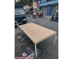Bàn họp chân sắt 2m4 thanh lý giá rẻ