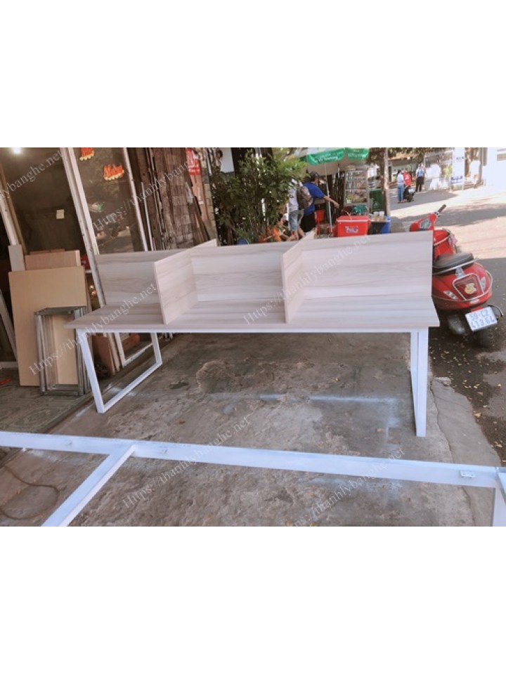 Thanh lý bàn họp văn phòng vách ngăn cũ
