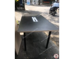 Bàn làm việc chân sắt cho văn phòng cũ