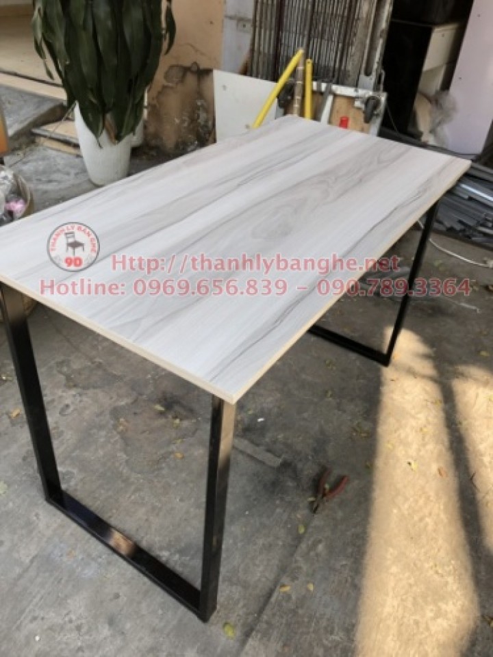 Bàn làm việc chân sắt 60x1m2 cũ giá rẻ
