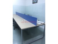 Lựa bàn làm việc cũ để tối ưu diện tích văn phòng