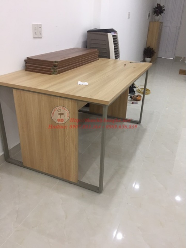Thanh lý bàn làm việc chân sắt cũ 1mx1m5