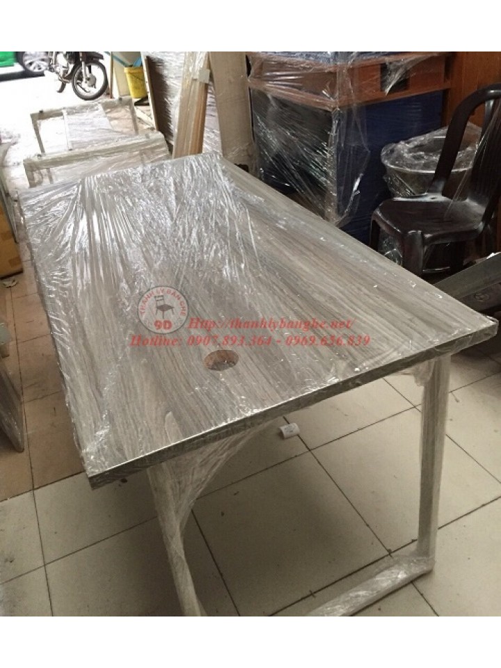 Thanh lý bàn làm việc MS 615