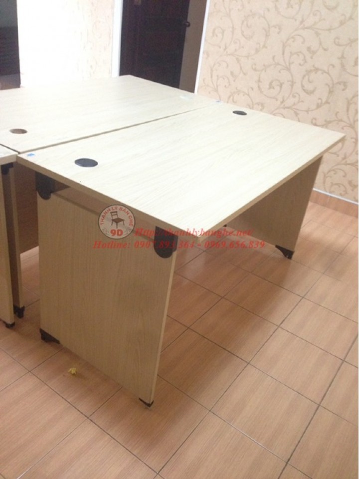 Thanh lý bàn làm việc MFC màu kem 1m2