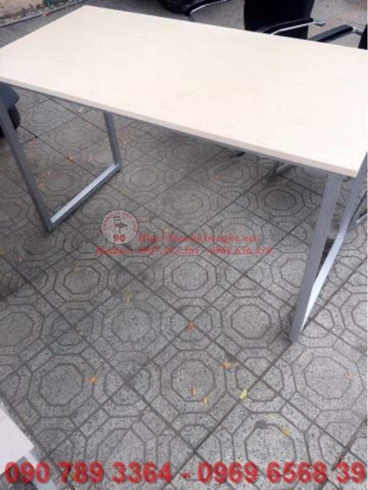 Thanh lý bàn làm việc chân sắt 1m2