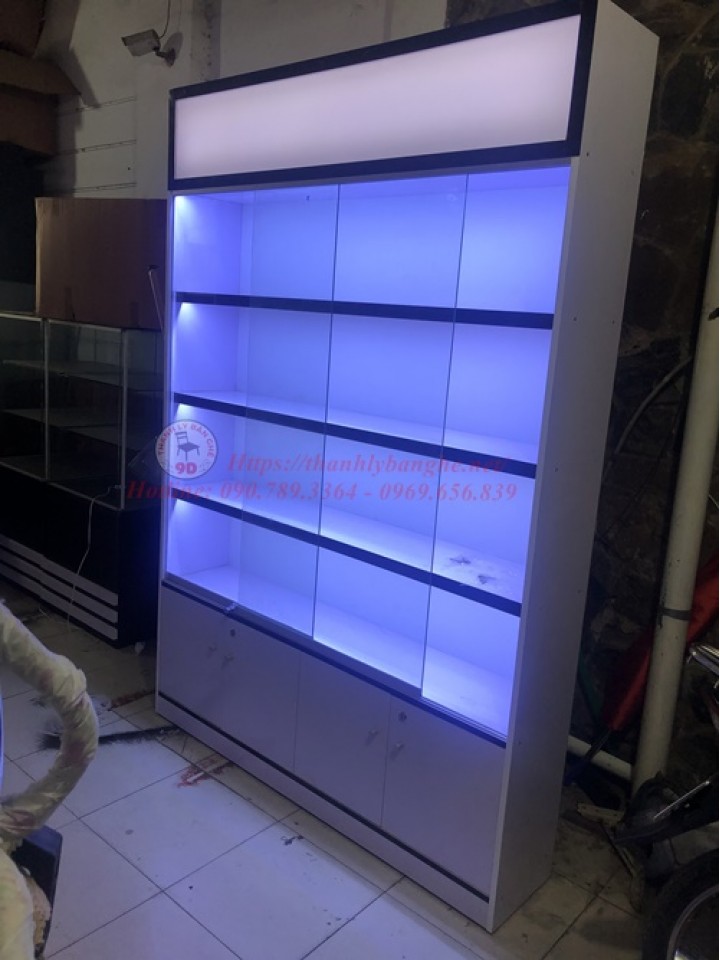 Thanh lý tủ kính trưng bày đầu mica cũ MS818