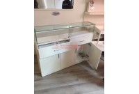 Thanh lý gấp tủ trưng bày mỹ phẩm nhỏ 1m