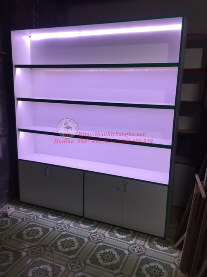 Thanh lý tủ trưng bày kính lùa ( có đèn led )