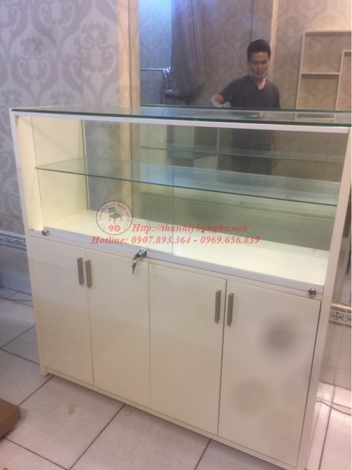 Thanh lý tủ kệ kiếng trưng bày cũ 1m2