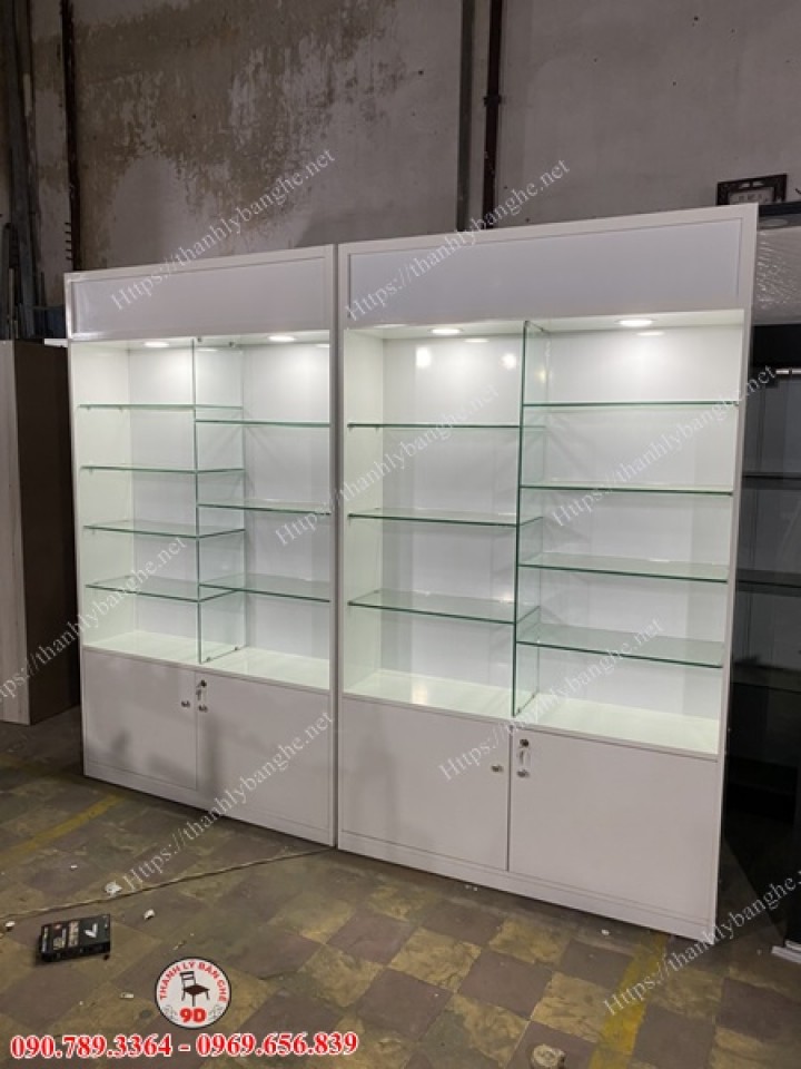 Thanh lý tủ trưng bày kính tầng có đèn led sáng